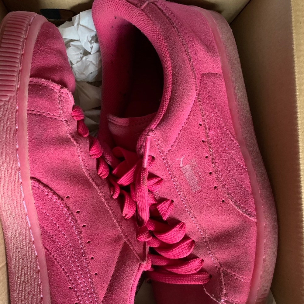 pink pumas